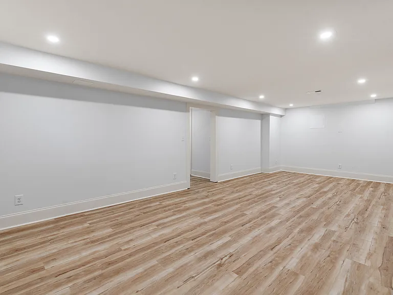 421 Heathcliff St — Photo 30