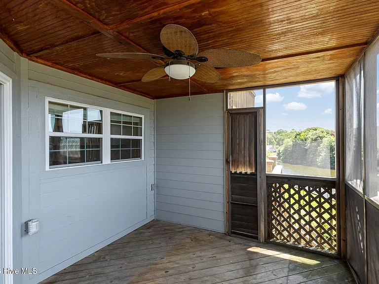 8711 Plantation Dr #302 — Photo 25