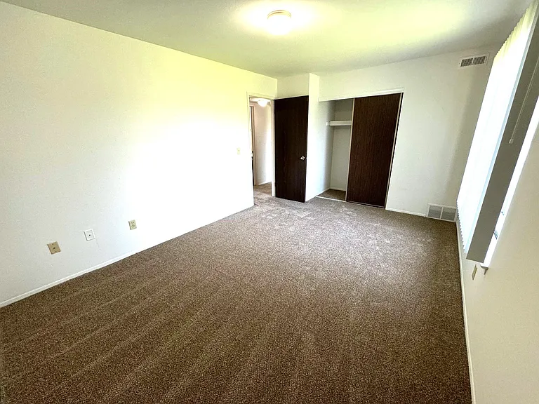 Charter Oaks Apartments — Photo 251