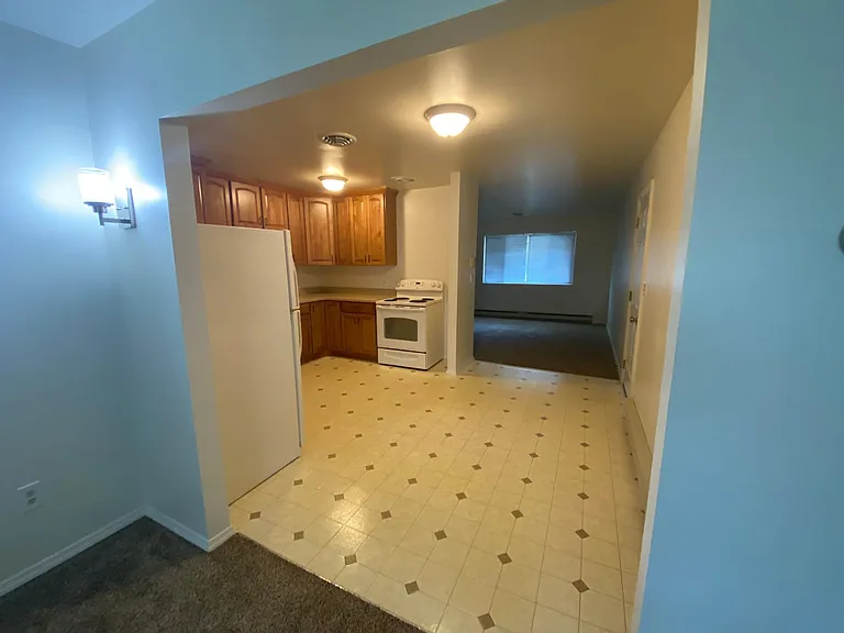 1650 Saratoga Dr — Photo 2