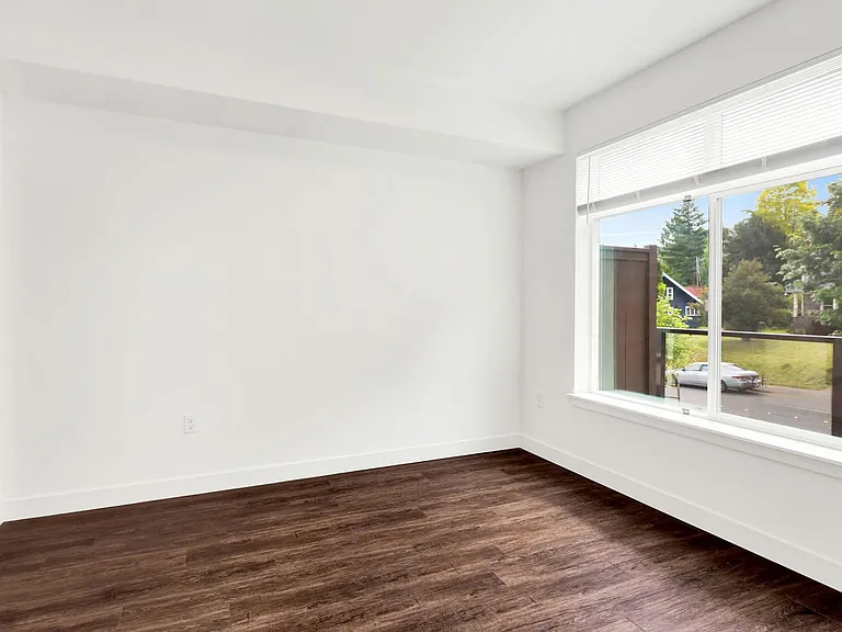 619 E Myrtle St — Photo 18