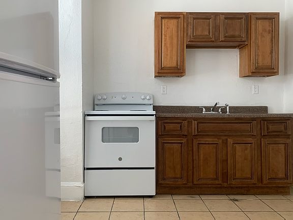 5th image of 5137 Irving St Floor 2