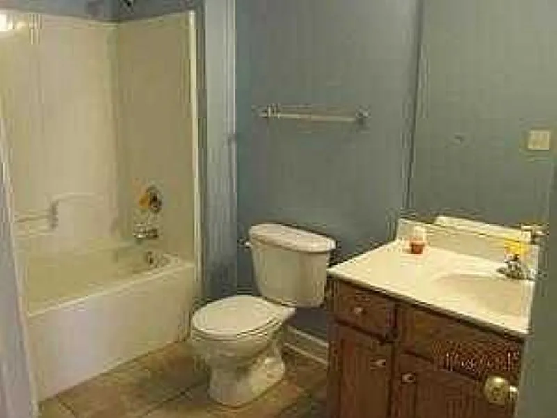 3 bed, 1237 sqft, $2,400 — Photo 2