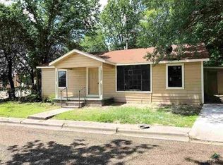 102 S Johnson Ave, Mount Pleasant, TX 75455