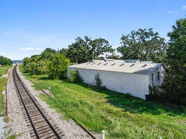 299 S 2nd St, Bay Saint Louis, MS 39520