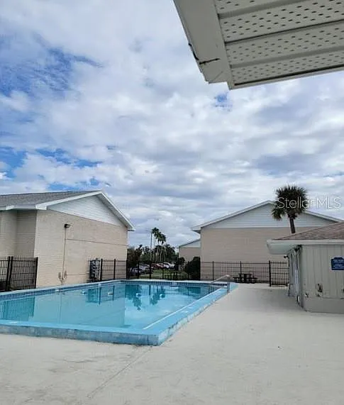 817 Sky Lake Cir #A — Photo 8