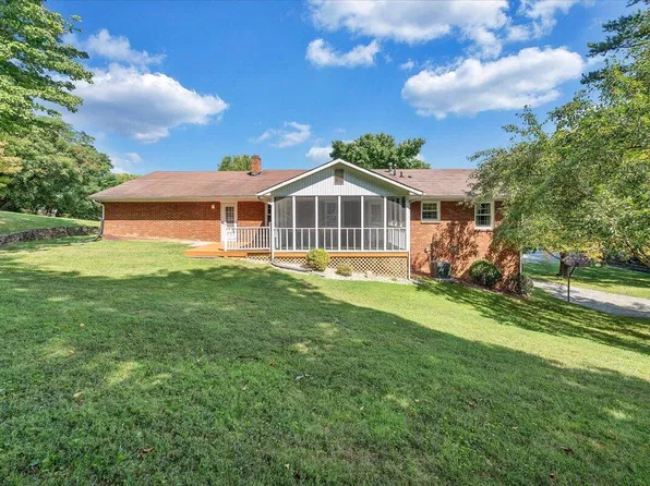 6830 Autumn Wood Ln, Roanoke, VA 24019