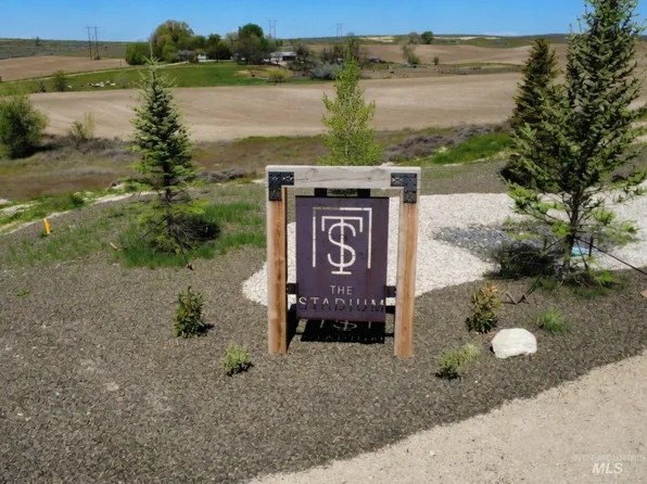 27317 Iron Horse Dr, Caldwell, ID 83607