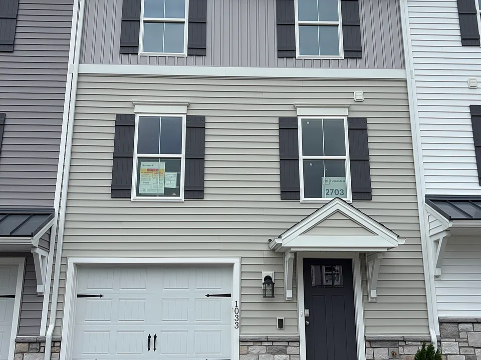 1033 Addie Ln