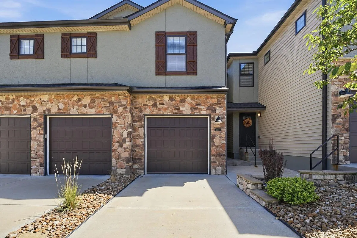 2 bed, 2.5 bath, 1850 sqft, $2,150 — Photo 1