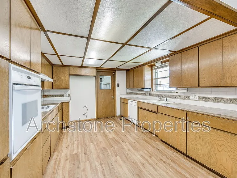 3121 Lakeside Dr — Photo 11