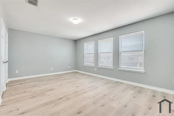 1600 Lionheart Dr — Photo 13