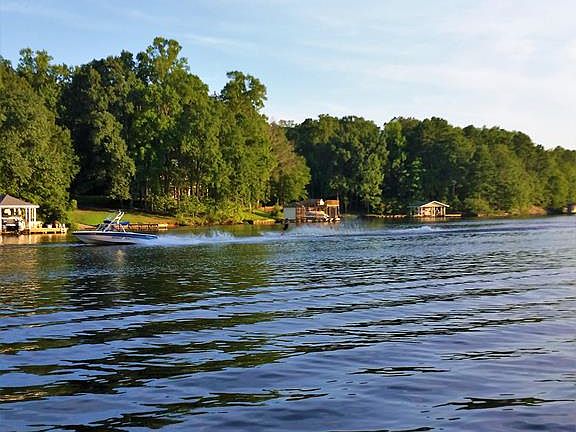 4th image of 417 Mill Creek Dr