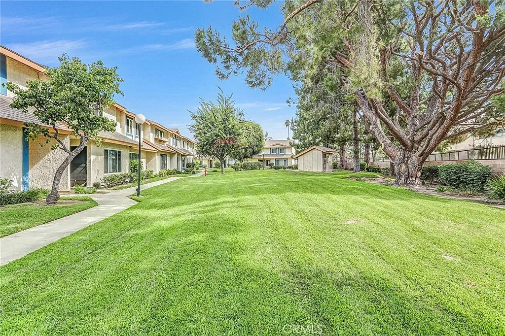3 bed, 2.5 bath, 1540 sqft, $4,000 — Photo 3