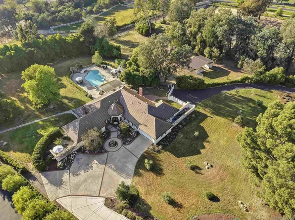 5 Country Glen Rd, Fallbrook, CA 92028
