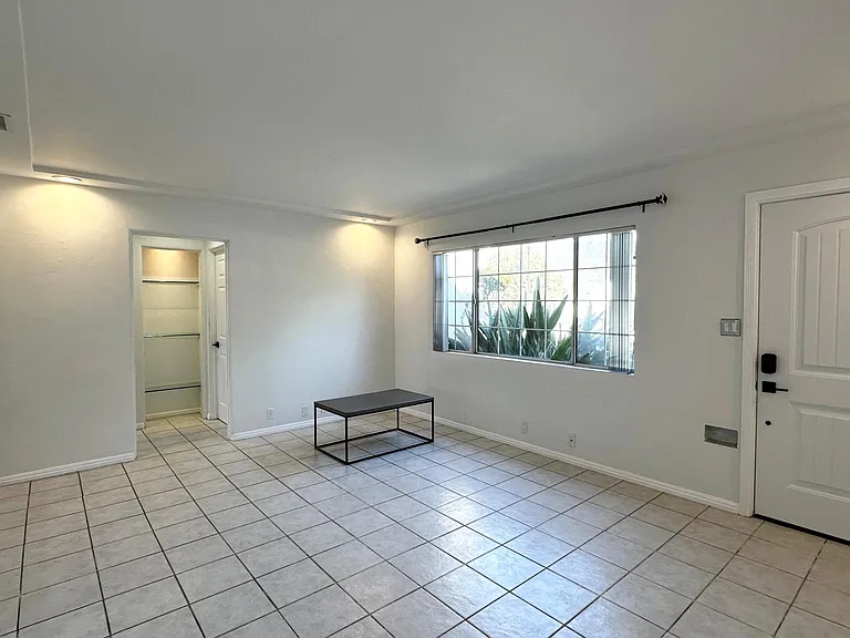 2133 N Buena Vista St — Photo 21