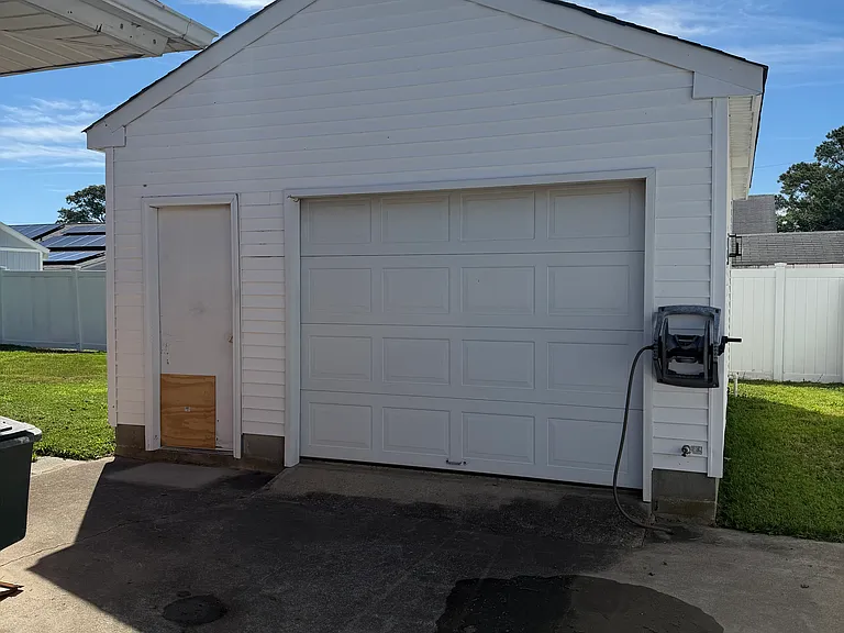Detached garage