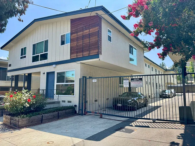 275 N. Oakland — Photo 10