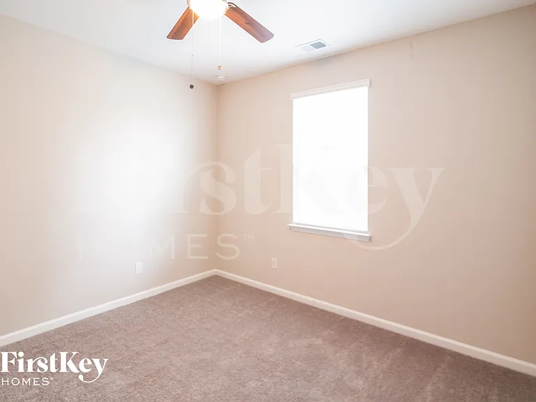 169 Greenwich Dr — Photo 10