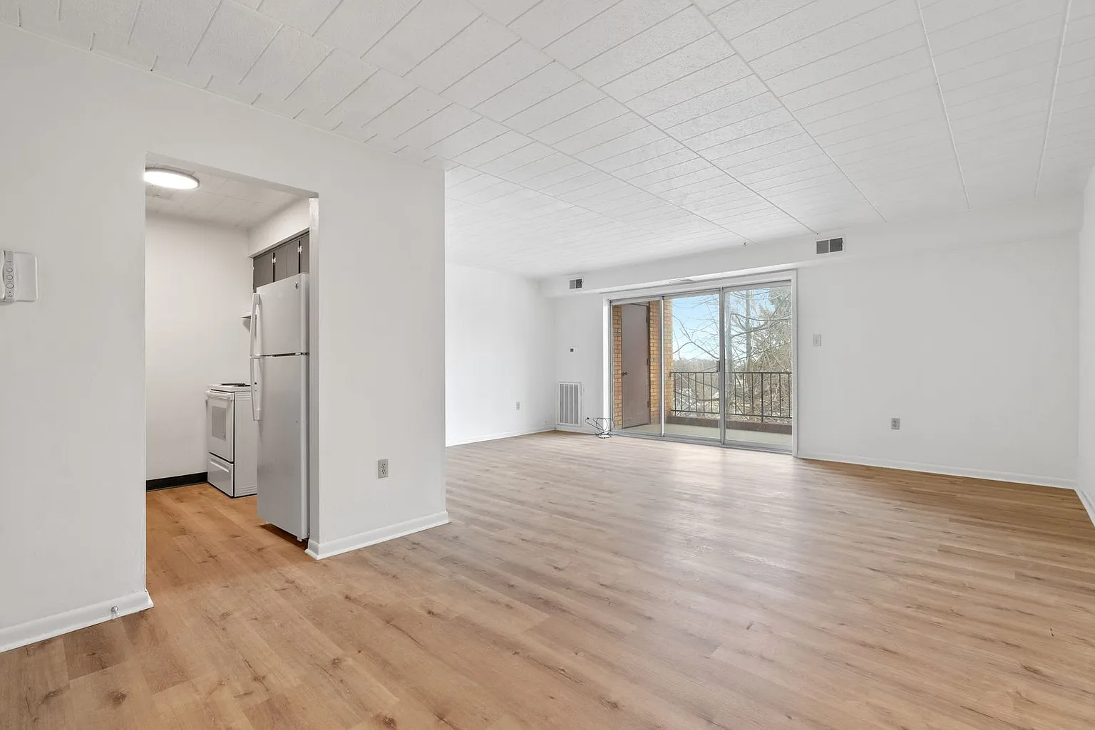 120 Stamm Ave APT 2B photo 1
