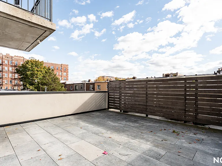 824 E New York Ave #2J — Photo 2