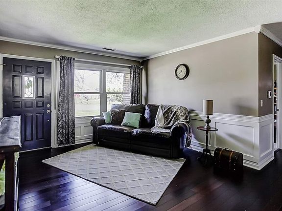 3rd image of 4804 Queensbury Dr