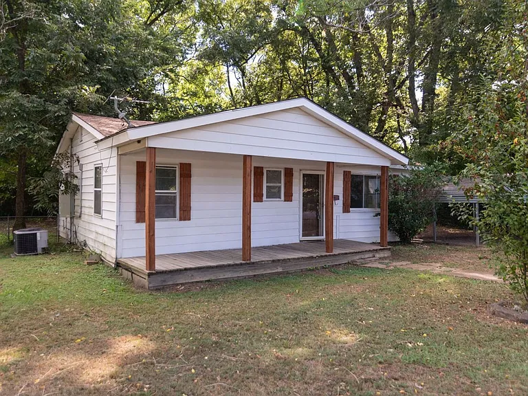 610 N Fir St — Photo 3