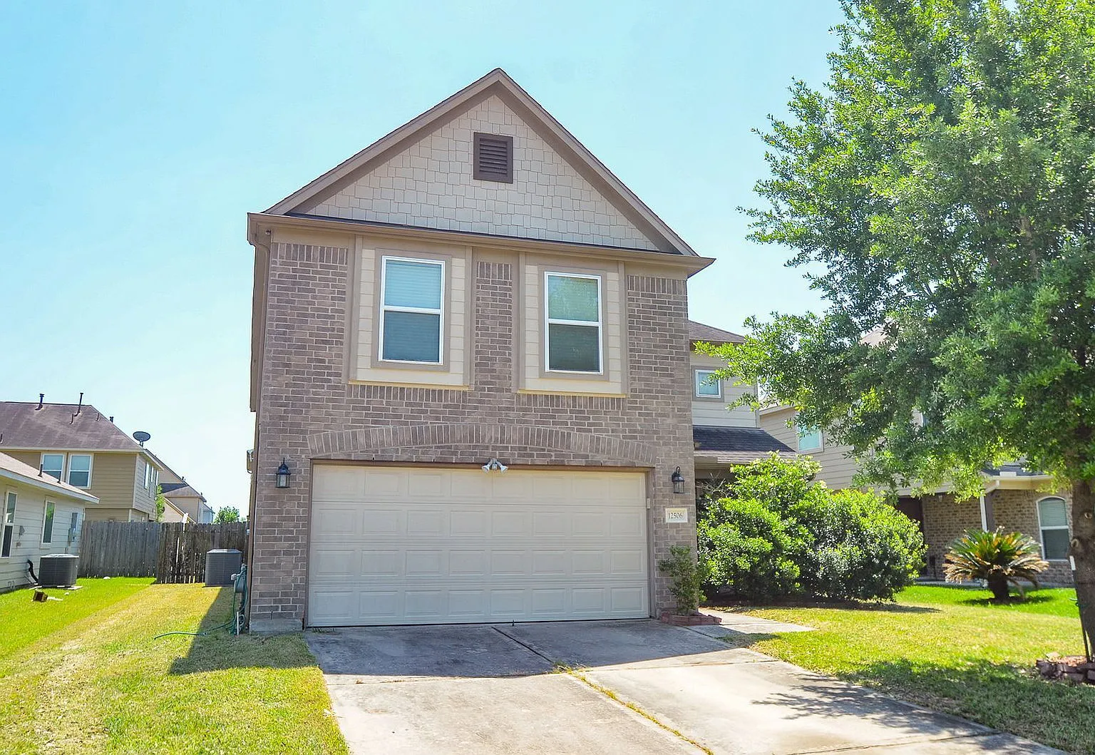 4 bed, 2.5 bath, 3220 sqft, $2,400 — Photo 1