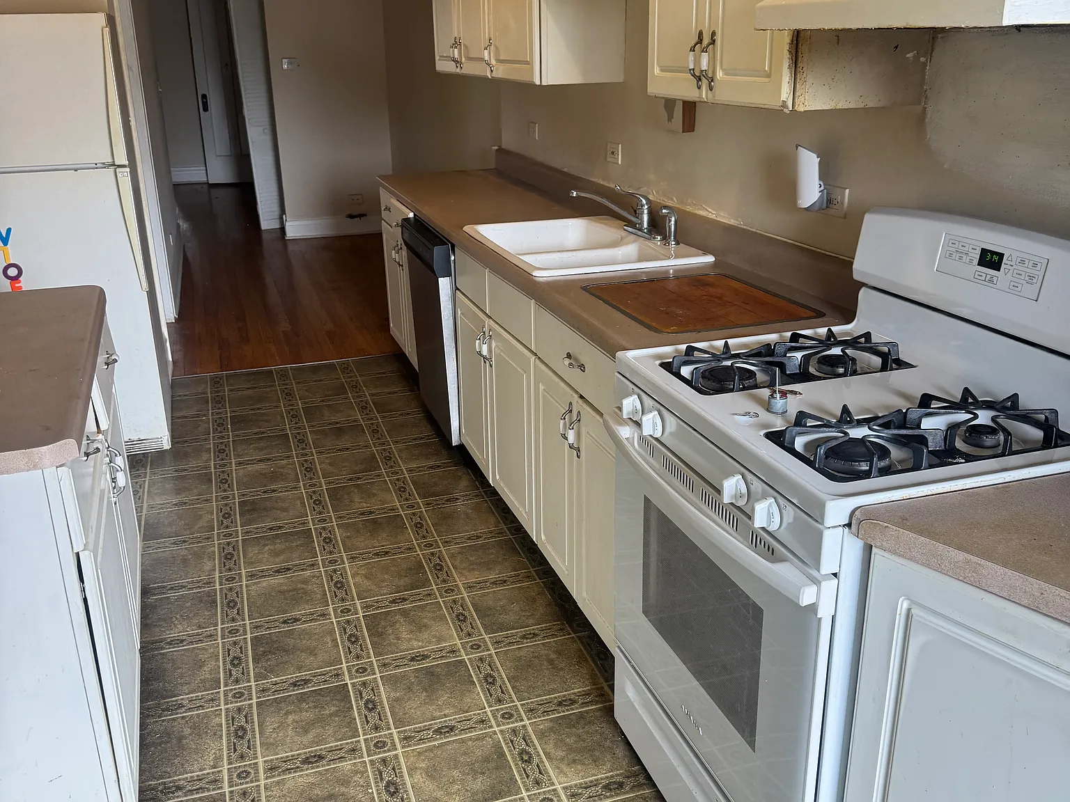 3 bed, 1.5 bath, 1700 sqft, $2,200 — Photo 3