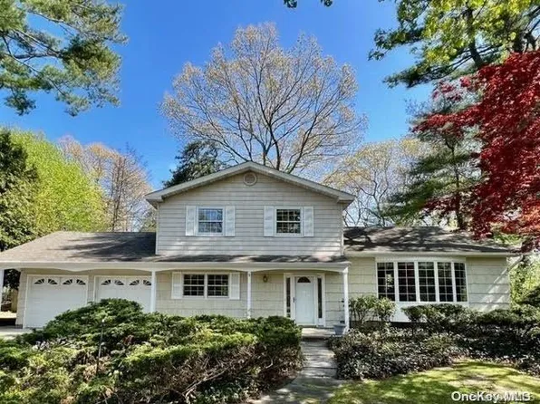 22 Berkshire Drive, Hauppauge, NY 11788
