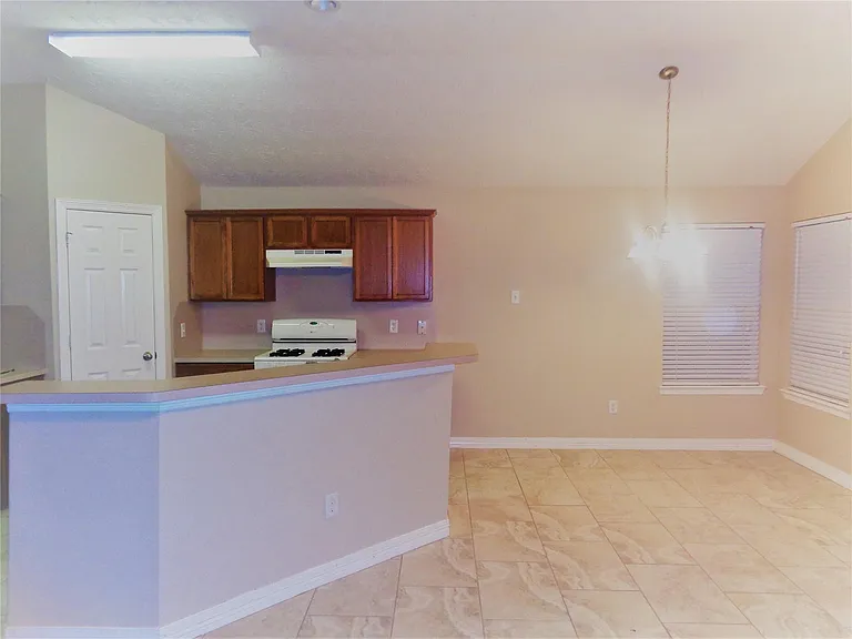 19017 Hammer Ln — Photo 6