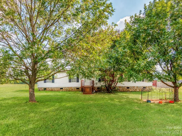 520 Bumble Bee Ct, Kings Mountain, NC 28086