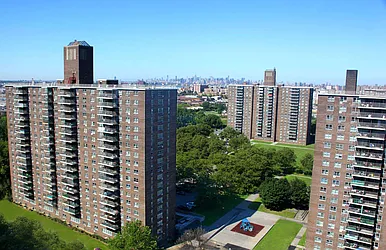 820 Colgate Avenue in Soundview