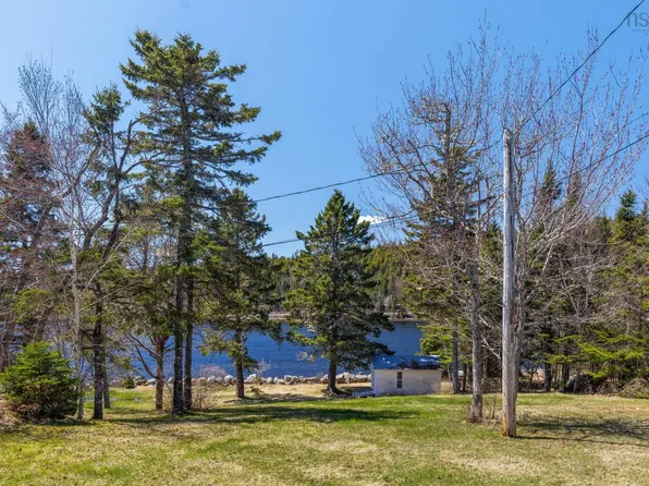 7582 Saint Margarets Bay Rd, Halifax, NS B3Z 4A1