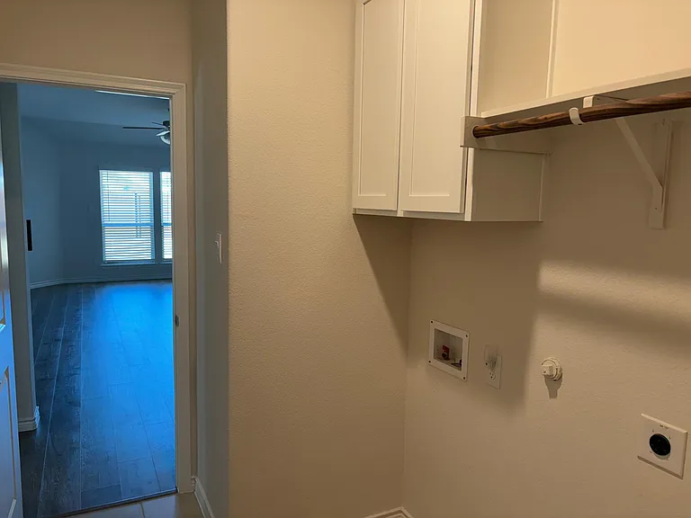 2915 Trusting Way — Photo 2
