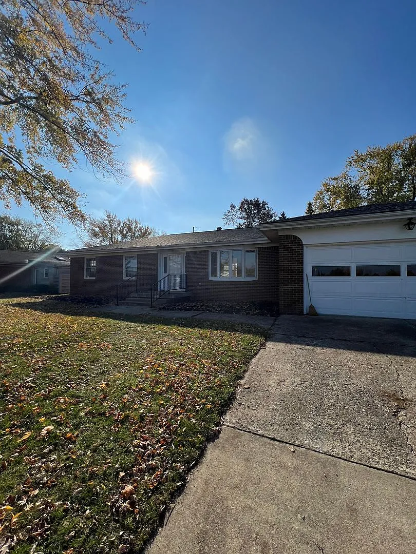 West Lafayette Home, Fenced Backyard, Attached 2 Car Garage, Stainless Appliances, Full Basement — Photo 4