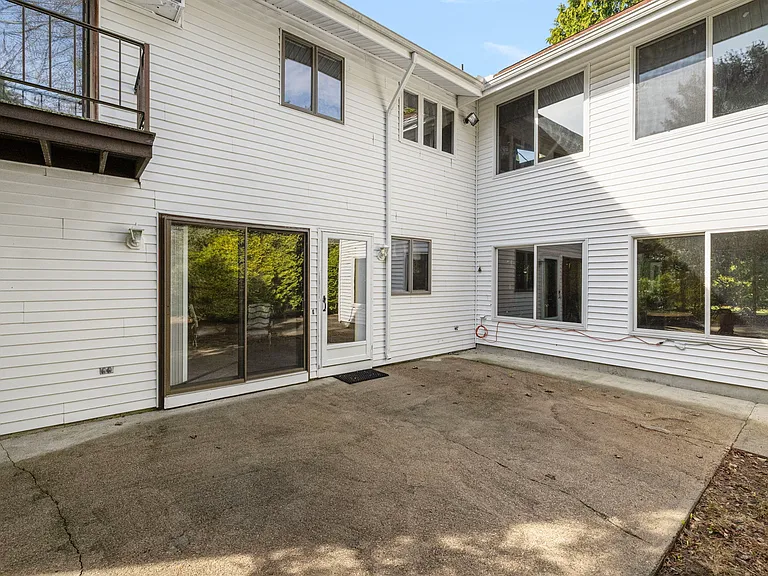 77 Cherry Hill Rd — Photo 2
