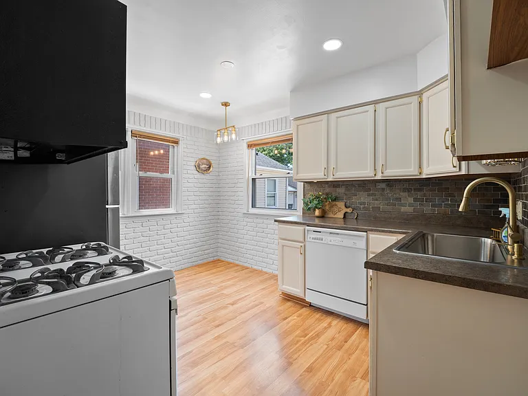2604 Venice St — Photo 8