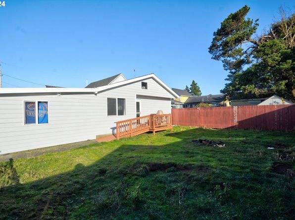 717 12th Ave, Seaside, OR 97138
