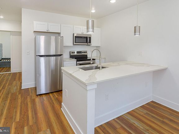 4th image of 2940 W Dauphin St #1
