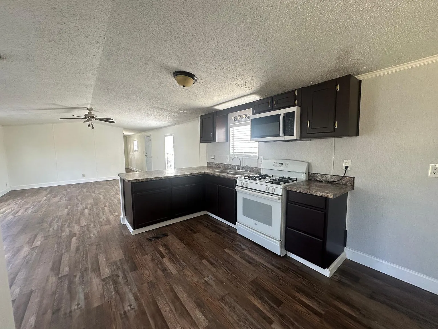 3 bed, 1216 sqft, $1,500 — Photo 4