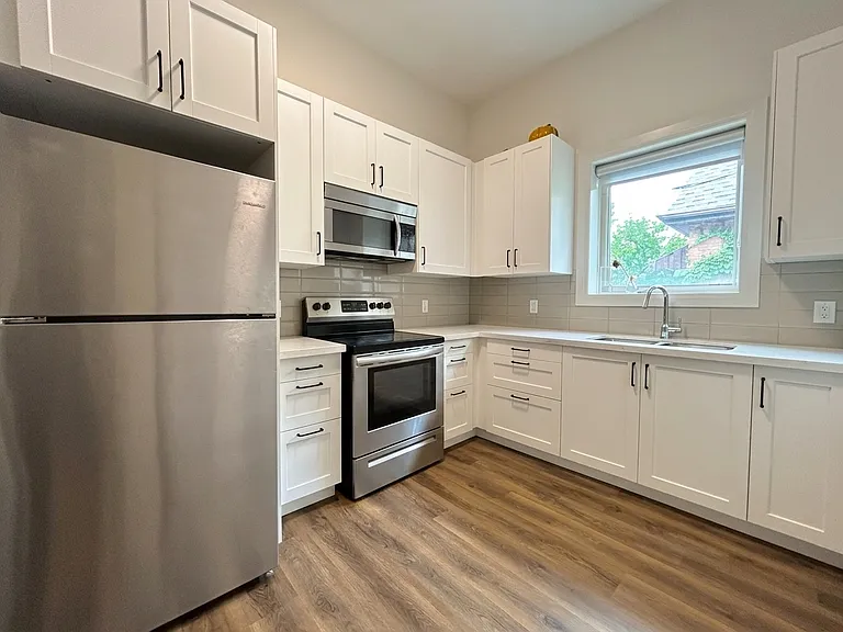 837 King St E #203 — Photo 5