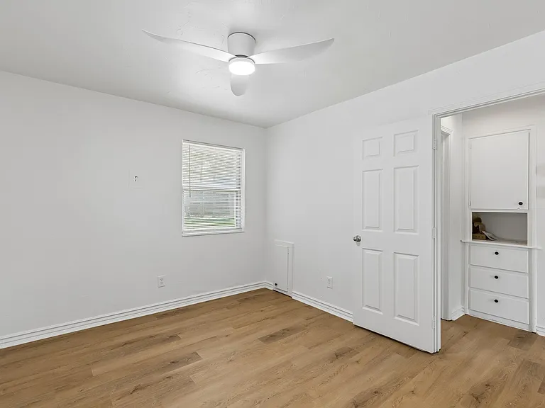 1600 Andover Ct — Photo 17