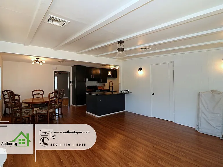 1848 Shady Ln — Photo 11