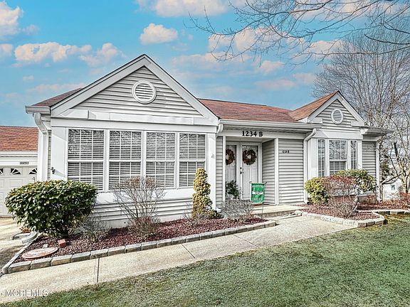 2nd image of 1234B Thornbury Lane
