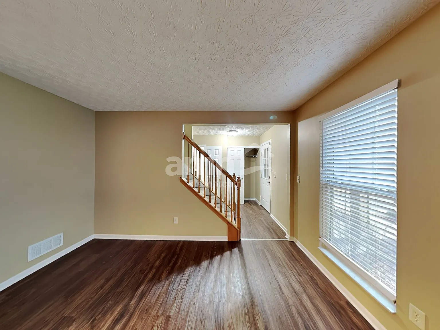 4 bed, 2.5 bath, 2077 sqft, $2,585 — Photo 4
