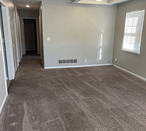 2nd image of 1046 E Huntington Cir