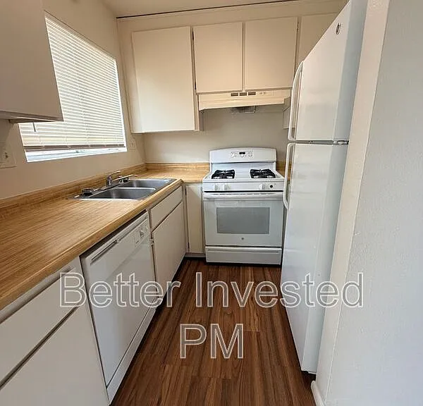 976 Marlene St — Photo 3