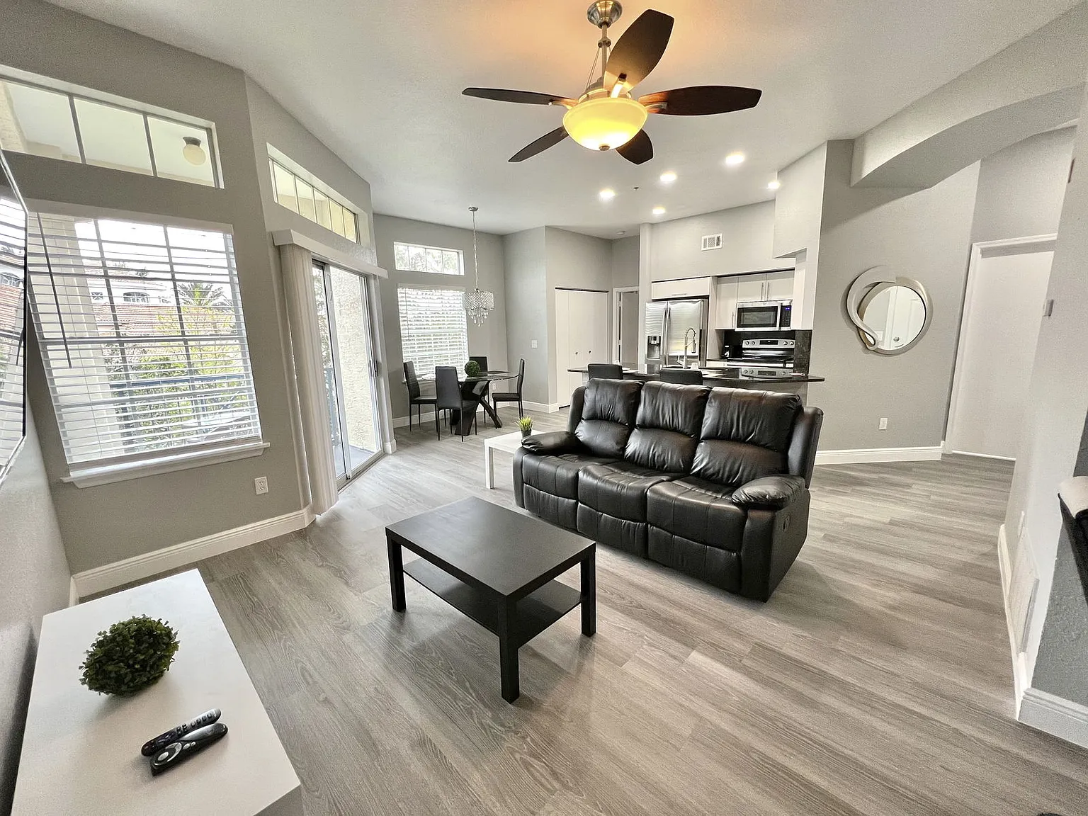 1 bed, 1.0 bath, 842 sqft, $2,500 — Photo 1