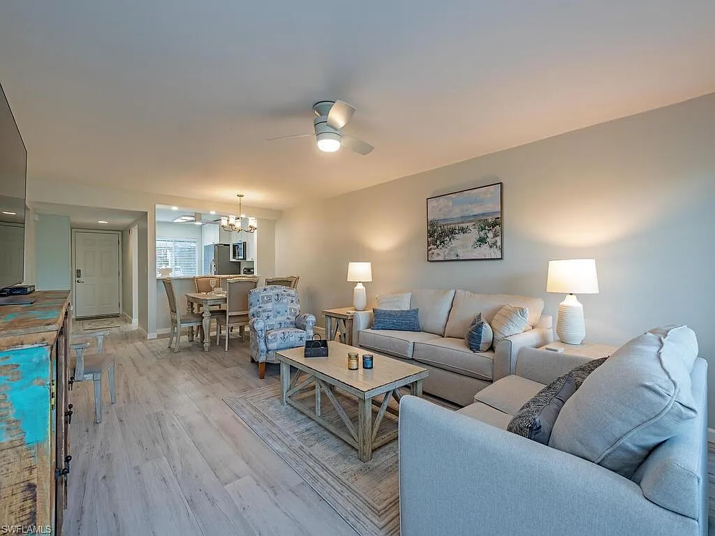 2 bed, 2.0 bath, 1072 sqft, $5,000 — Photo 2